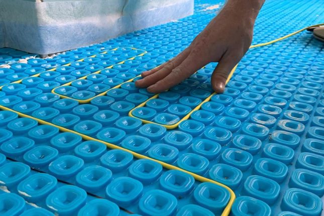 How does electric underfloor heating work