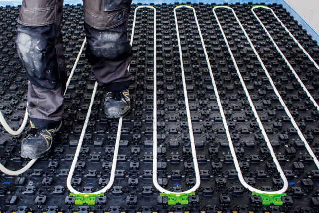 Floating underfloor heating