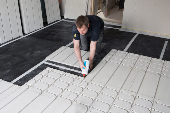 Installing acoustic underfloor heating